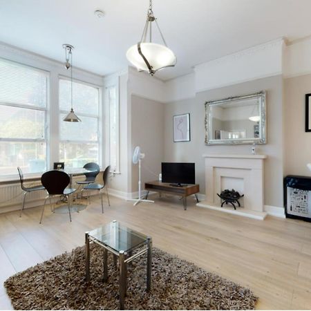 Super 1 Bedroom Flat In Hendon Near Middlesex University With Private Parking Exterior foto