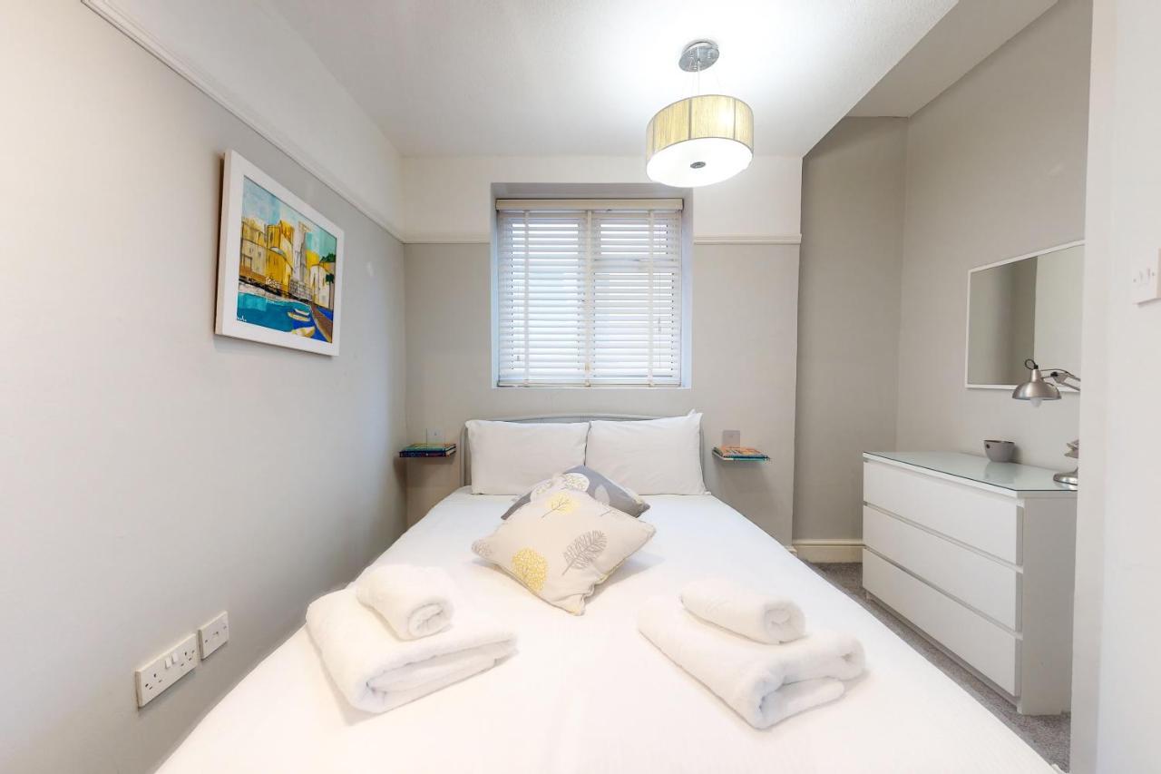 Super 1 Bedroom Flat In Hendon Near Middlesex University With Private Parking Exterior foto