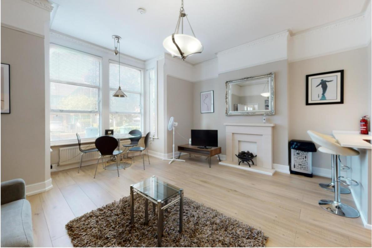 Super 1 Bedroom Flat In Hendon Near Middlesex University With Private Parking Exterior foto