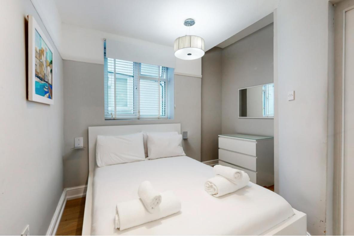 Super 1 Bedroom Flat In Hendon Near Middlesex University With Private Parking Exterior foto